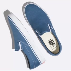 NAVY SLIP-ON VANS